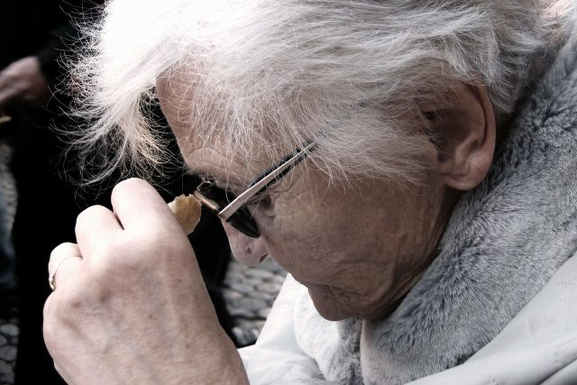 Alzheimerovou chorobou trpí stále více lidí  (ilustrační foto) | foto: Fotobanka Pixabay