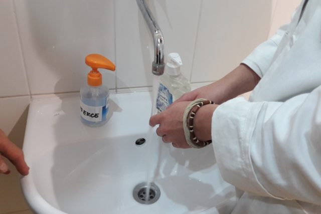 Mytí rukou,  ilustrační foto | foto: Ivana Bernáthová,  Český rozhlas