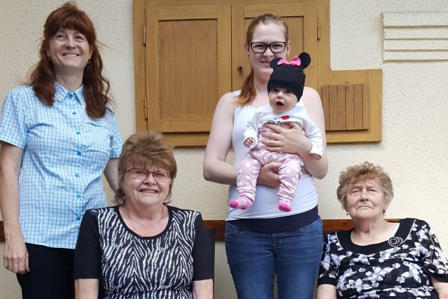 Pět generací žen v jedné rodině v Úhercích na Mladoboleslavsku  | foto: Jolana Nováková,  rodinný archiv