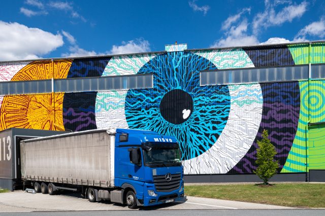 Dominantou největšího muralu u nás,  nazvaného Kosmos,  je obří oko | foto: CTP,  archiv Michala Škapy
