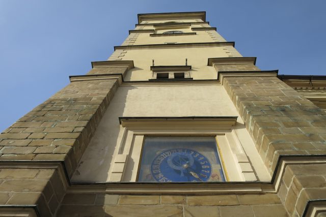 Orloj je umístěný v prvním patře radniční věže,  hodinový stroj o tři patra výš  | foto: Tereza Brázdová,  Český rozhlas